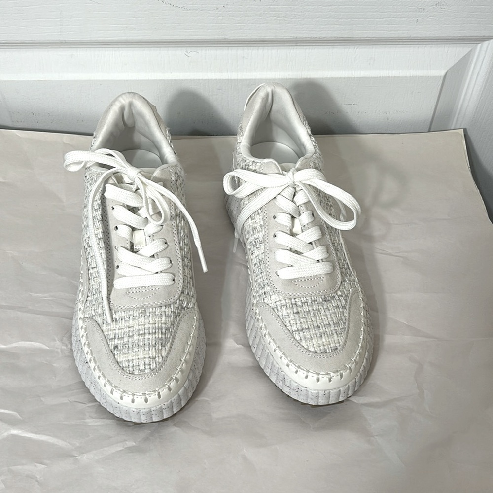 UNIVERSAL THREAD WHITE CREAM PLATFORM SNEAKERS IN SIZE 8.5